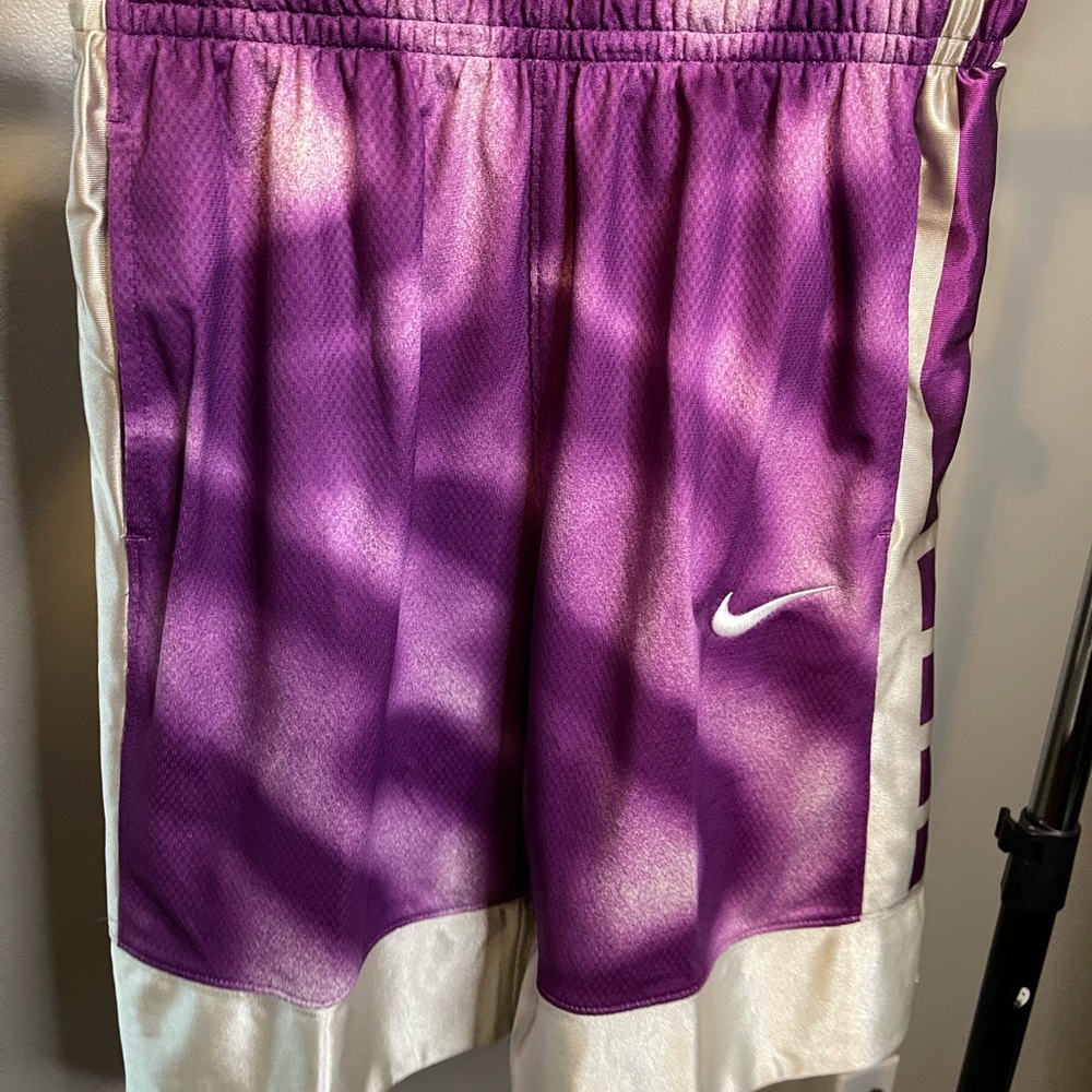 NEW Nike ELITE Kids YOUTH Basketball Dri-fit Shorts BBall Sz Large Purple